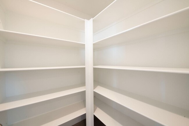 Building Photo - 1518 Tyram Grv
