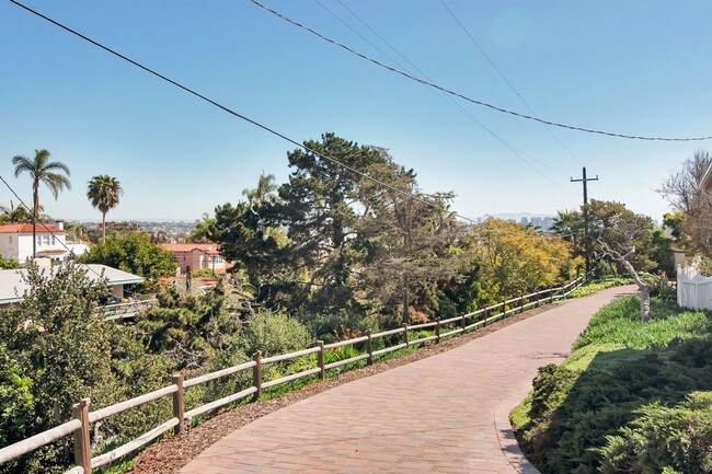 Building Photo - Beautiful canyon-side setting, just a few ...