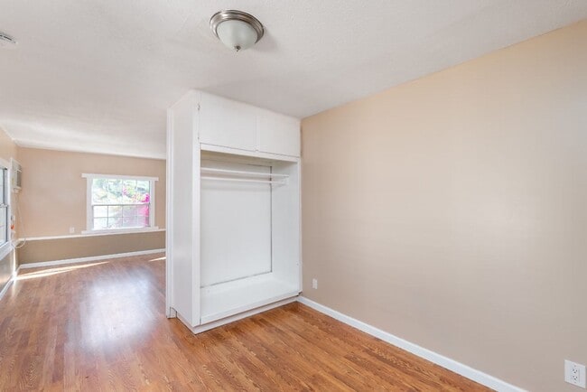 Building Photo - One bedroom Private home on Horse Property
