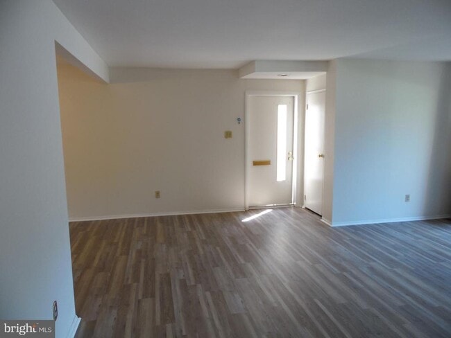 Building Photo - 1602 Raintree Ln