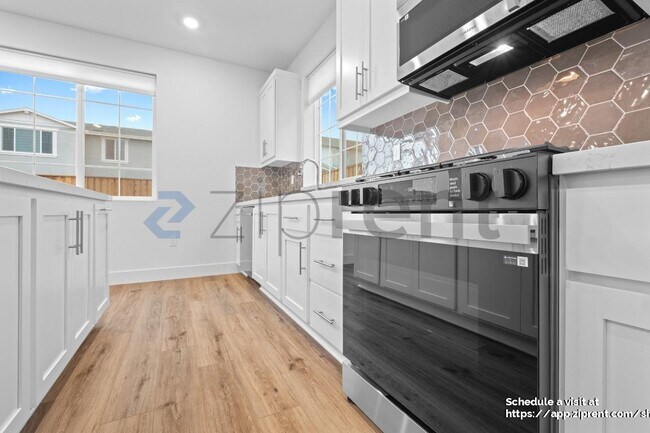 Building Photo - 5694 Loray Ln