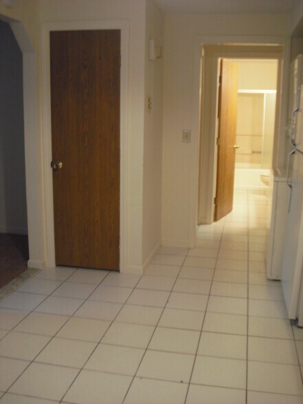 Building Photo - 150 Mark Ln