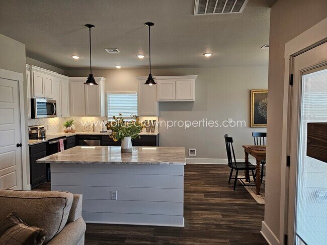 Building Photo - 1800 Aleia Cv