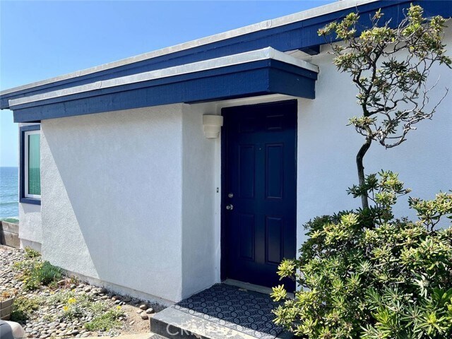 Building Photo - 1561 Ocean Front St
