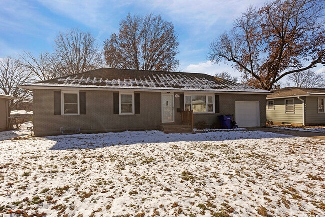 Building Photo - 703 SW 7 St