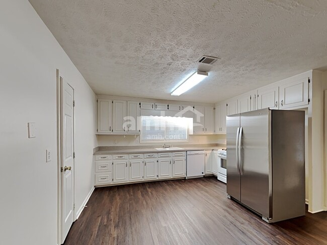 Building Photo - 2860 Cove Crossing Dr