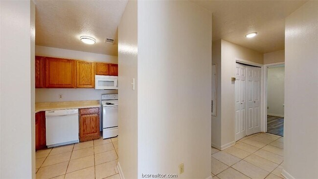 Building Photo - 916 Navarro Dr