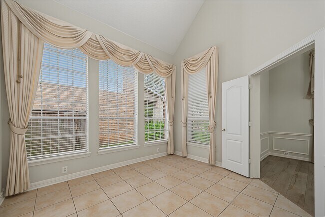 Building Photo - 5807 Bayberry Way