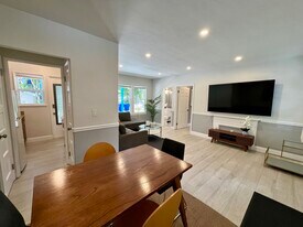 Building Photo - 6030 N Bayshore Dr