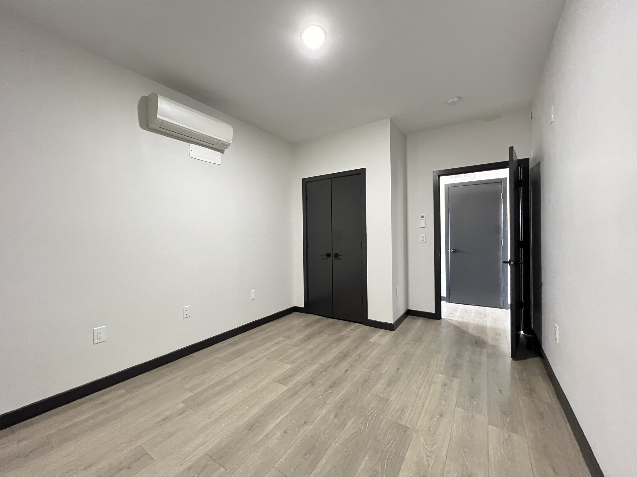 Building Photo - 100 Sackett St