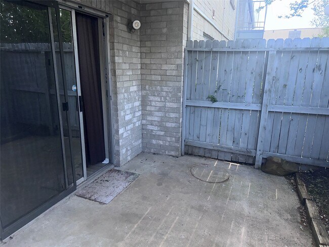 Building Photo - 7400 Bellerive Dr