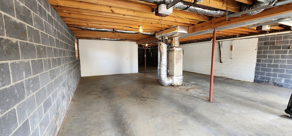 Building Photo - 1984 River Vista Cir