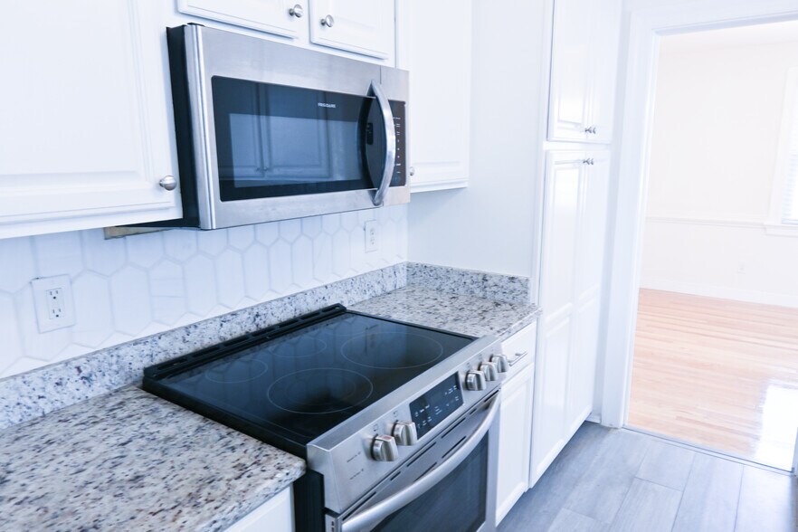 Building Photo - 6013 Patterson Ave