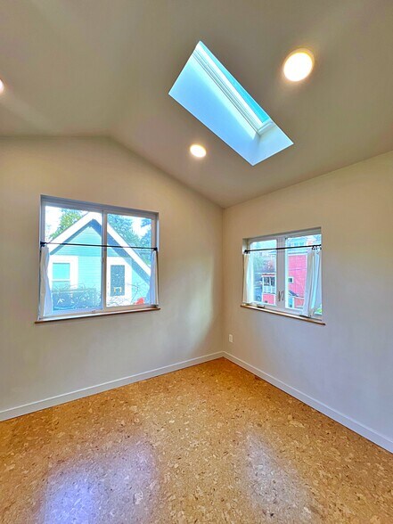 Building Photo - 417 SE 19th Ave