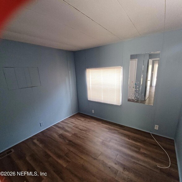 Building Photo - 463 Logan Ave