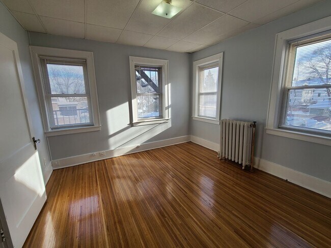 Building Photo - 1625 East Ave