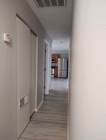 Building Photo - 140 Maple Dr