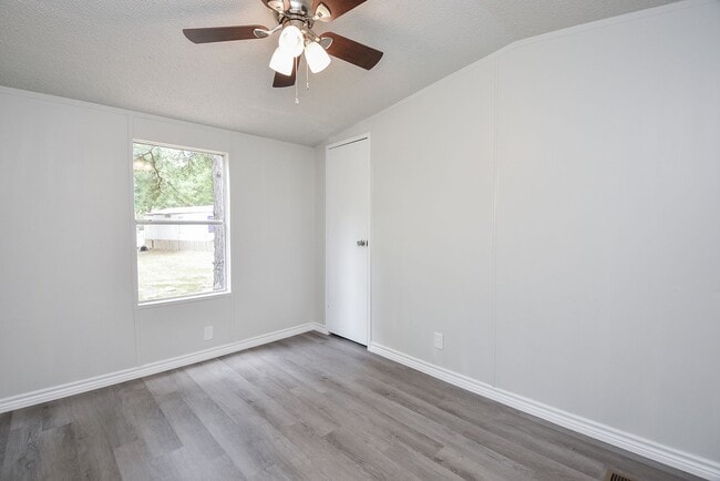 Building Photo - Be part of this cozy community at Roy Harris Loop