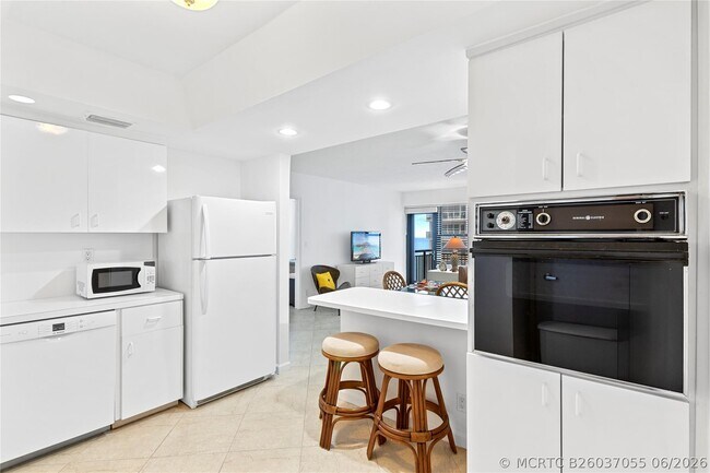 Building Photo - 3800 Galt Ocean Dr