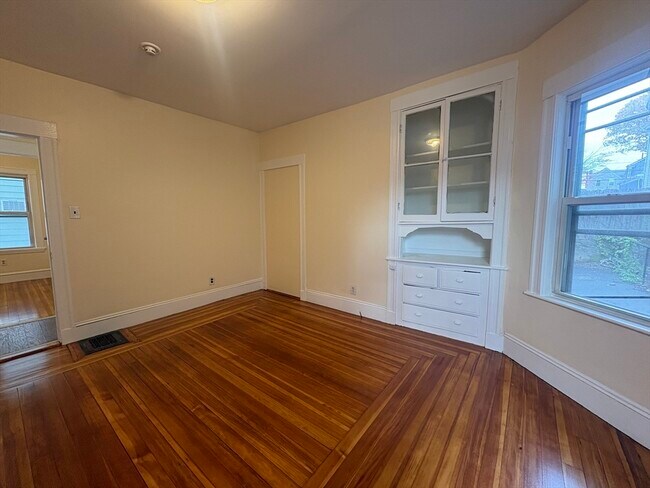 Building Photo - 39 Jackson Rd