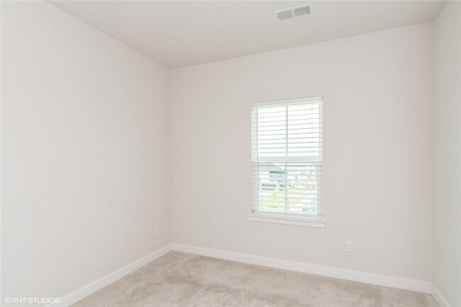 Building Photo - 4806 Spruce Rd