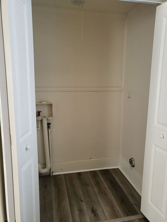 Building Photo - Full remodel on this beauty!