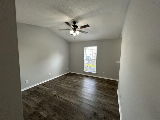 Building Photo - 3 BD 2 BA APARTMENT BY TTU FOR RENT