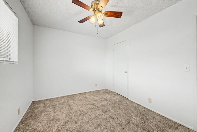 Building Photo - 2931 E Beck Ln