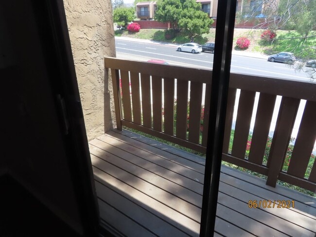 Building Photo - Renovated One Bedroom Condo in Mira Mesa w...