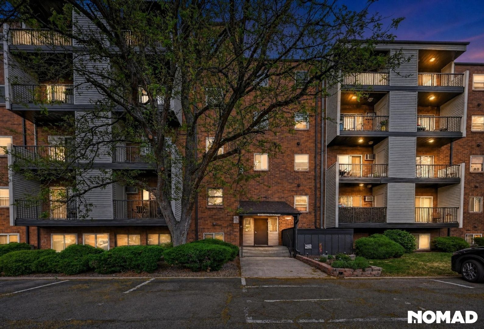Building Photo - 1250 Golden Cir