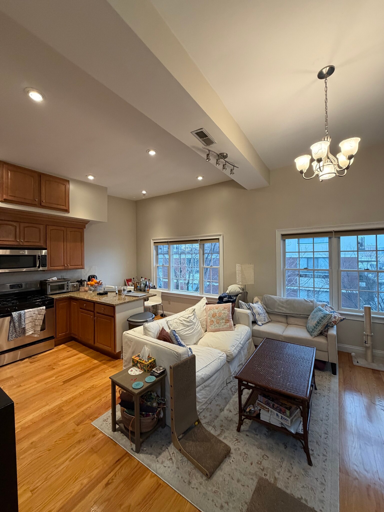 Building Photo - 261 W 2nd St