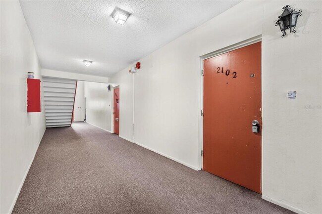 Building Photo - 265 SW Lincoln Cir N