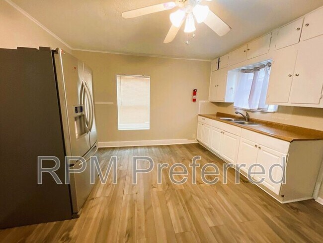 Building Photo - 5519 Sherman St