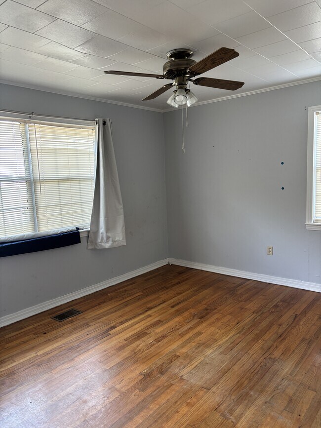 Building Photo - 12 Howell Rd