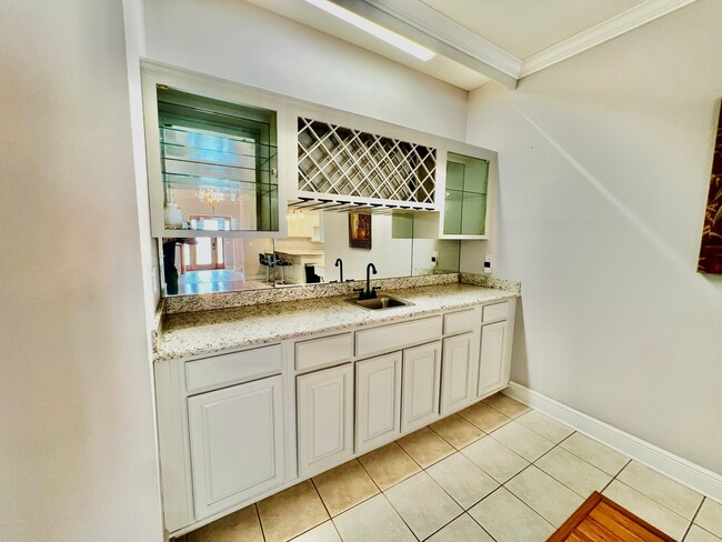 Building Photo - 87129 Golf Club Dr