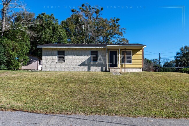 Primary Photo - **Reduced Price** Adorable 3 Bedroom/1 Bat...
