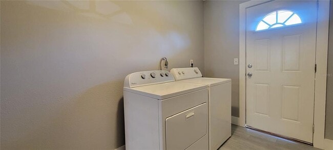 Building Photo - 6625 W Shore Cir