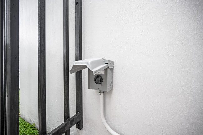 Building Photo - 8010 SW 152nd Ave