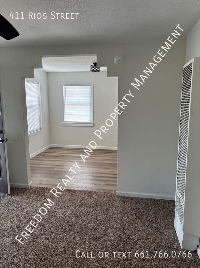 Building Photo - 411 Rios St