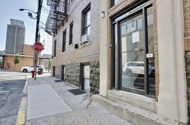 Building Photo - 4901 Murphy Pl