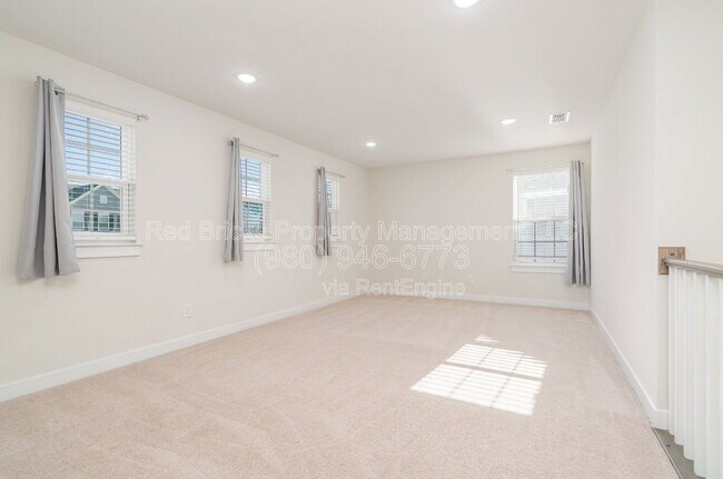 Building Photo - 7214 Waterwheel St SW