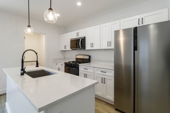 Building Photo - 2 Elmwood St