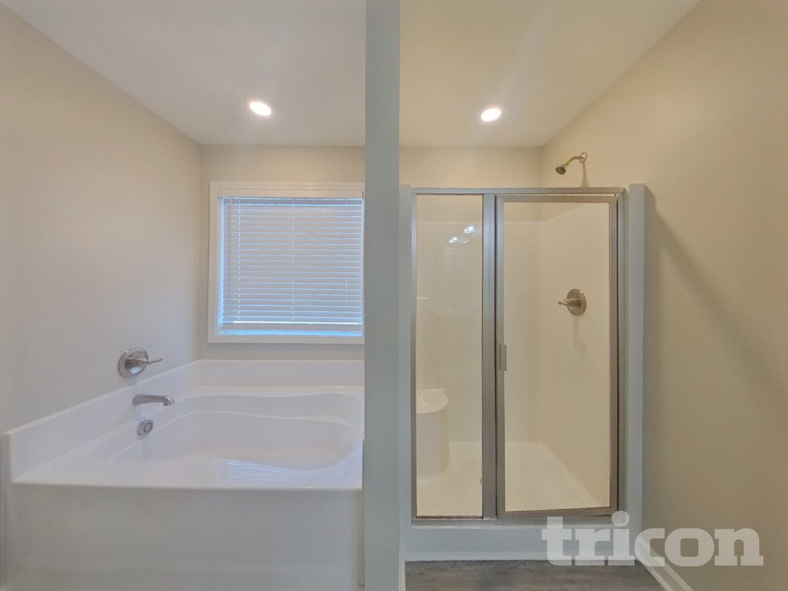 Building Photo - 607 Roseridge Dr