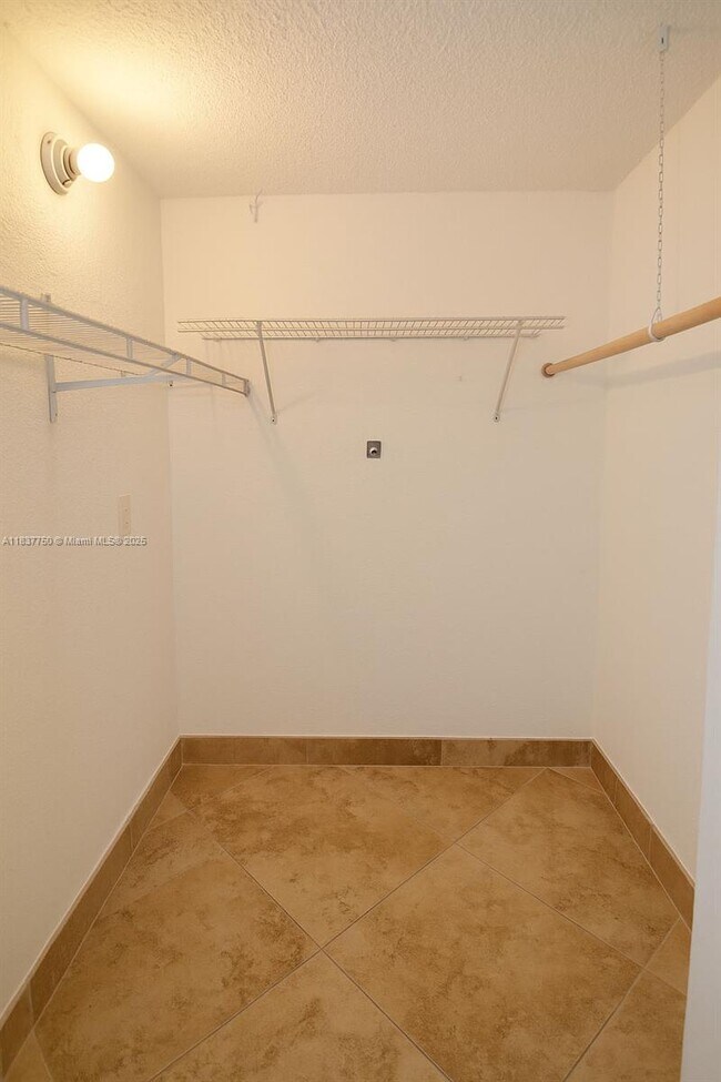 Building Photo - 1357 Collins Ave