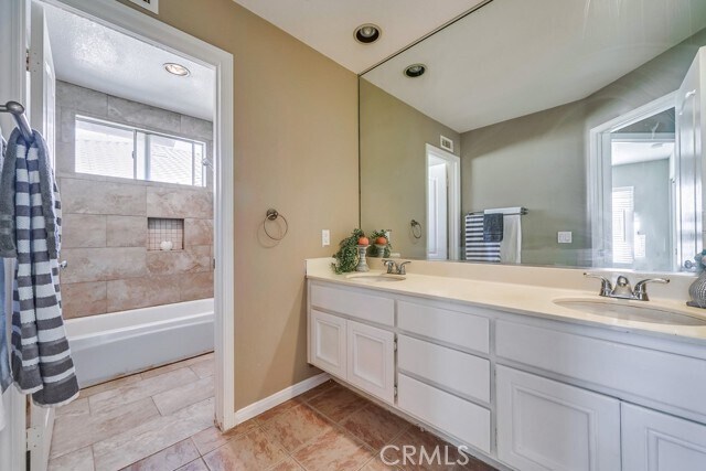 Building Photo - 15620 Turnberry St