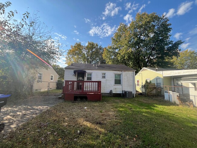 Building Photo - Charming 2BD/1BA