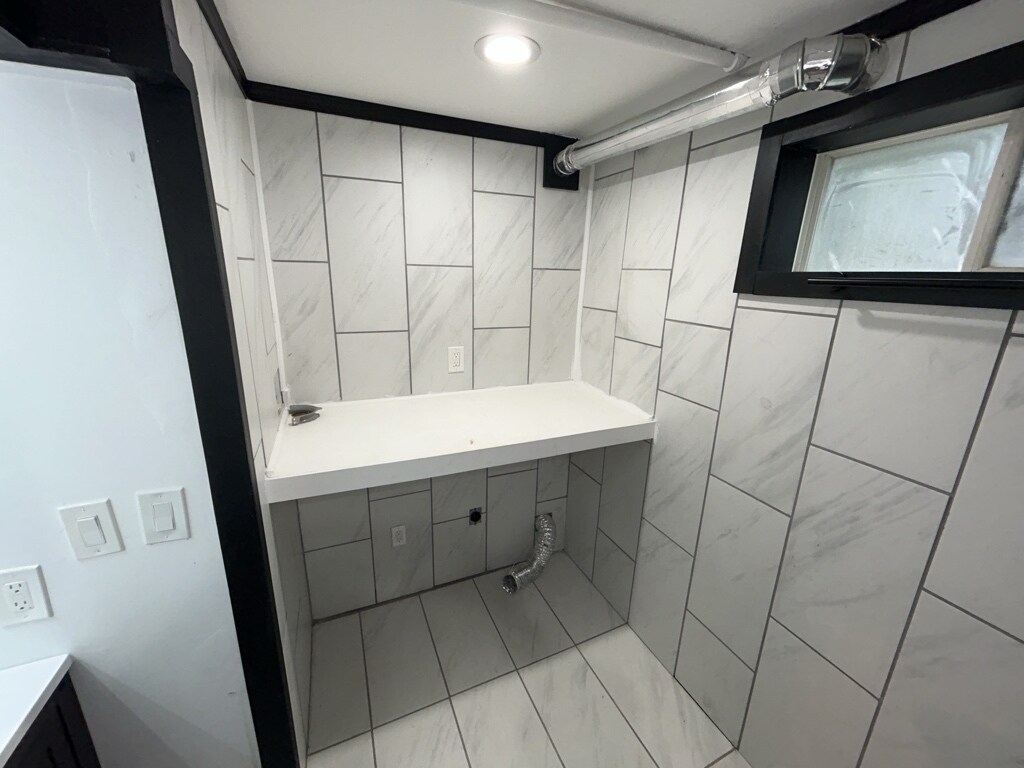 bathroom extra counter space - 800 Main St