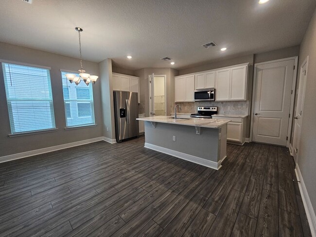 Building Photo - Beautiful and Spacious 3 bedroom 2 bath Townhome With a Split Floor Plan in Winter Garden!