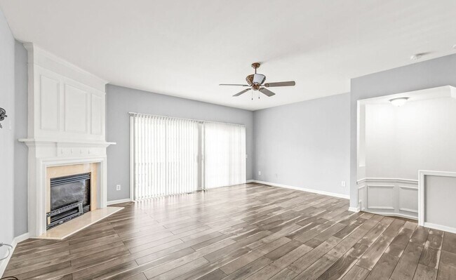 Building Photo - This Stunning Townhome in the Heart of Ballantyne