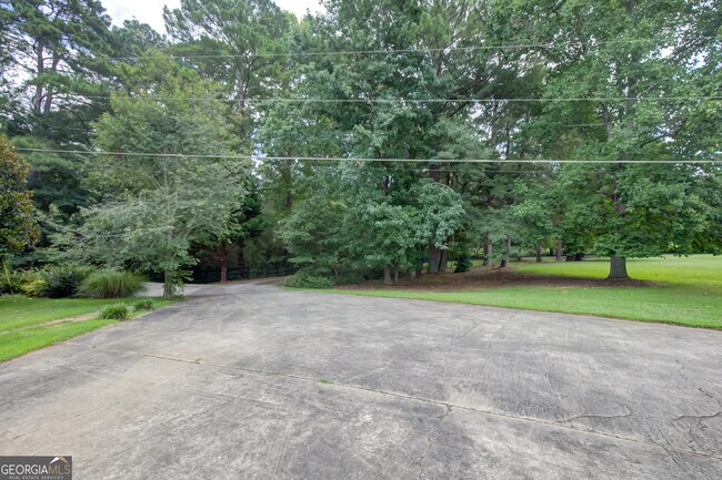 Building Photo - 217 S Sandy Creek Rd